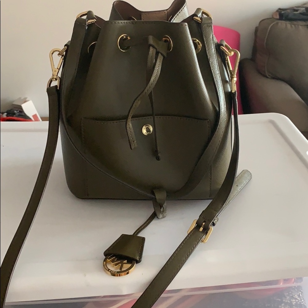 Barely wore Michael Kors buckle bag